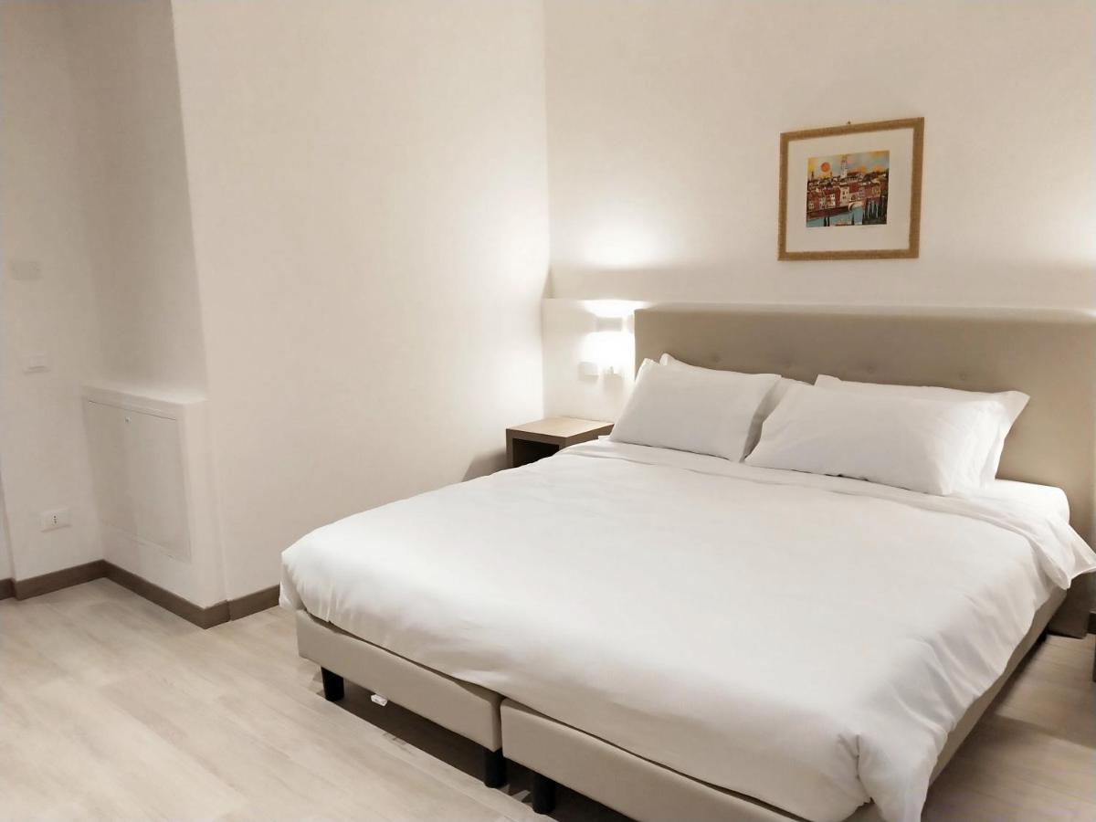 Via Poma Apartments&Rooms Verona Bagian luar foto