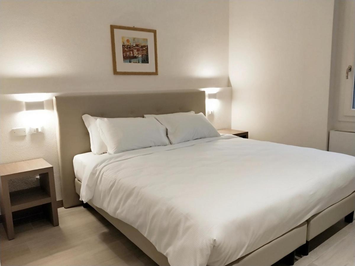 Via Poma Apartments&Rooms Verona Bagian luar foto