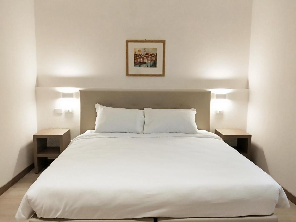 Via Poma Apartments&Rooms Verona Bagian luar foto