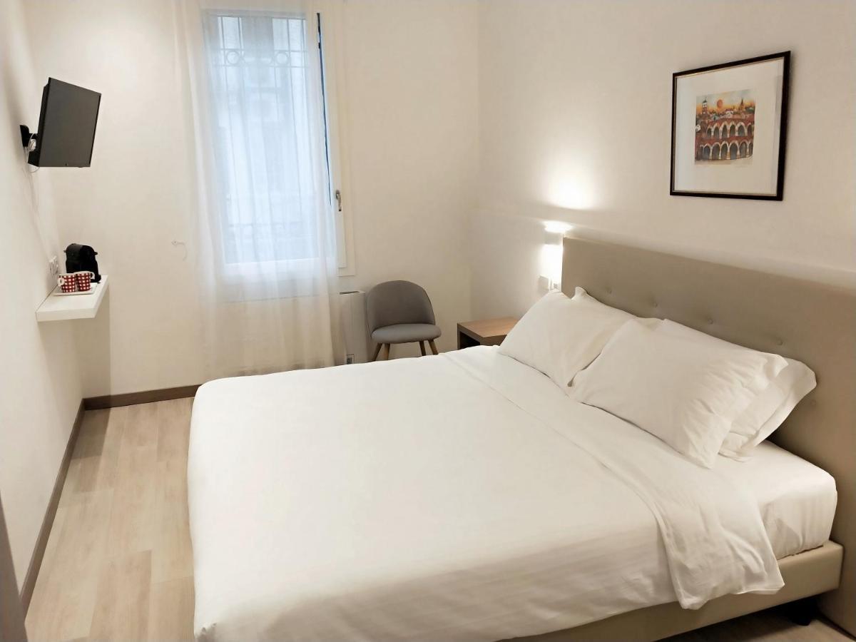 Via Poma Apartments&Rooms Verona Bagian luar foto