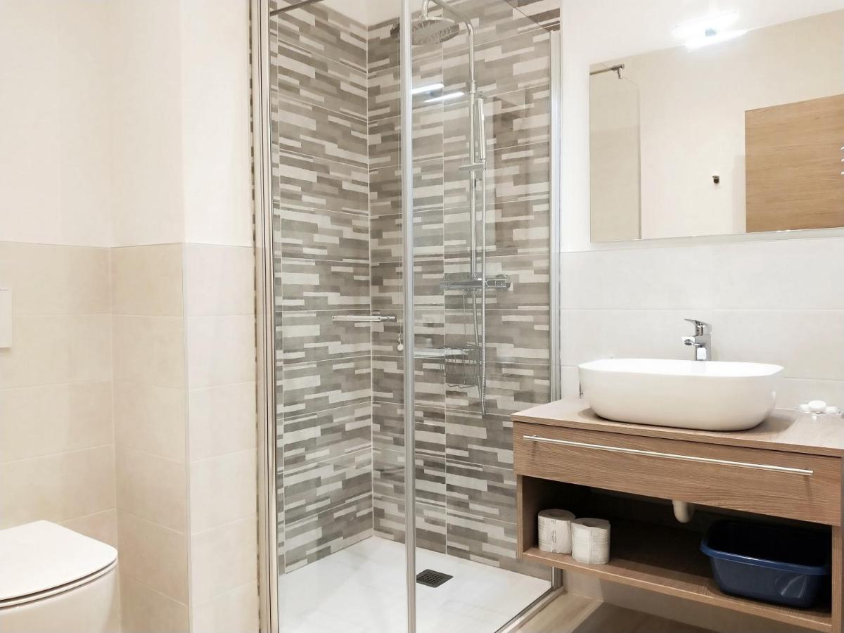 Via Poma Apartments&Rooms Verona Bagian luar foto