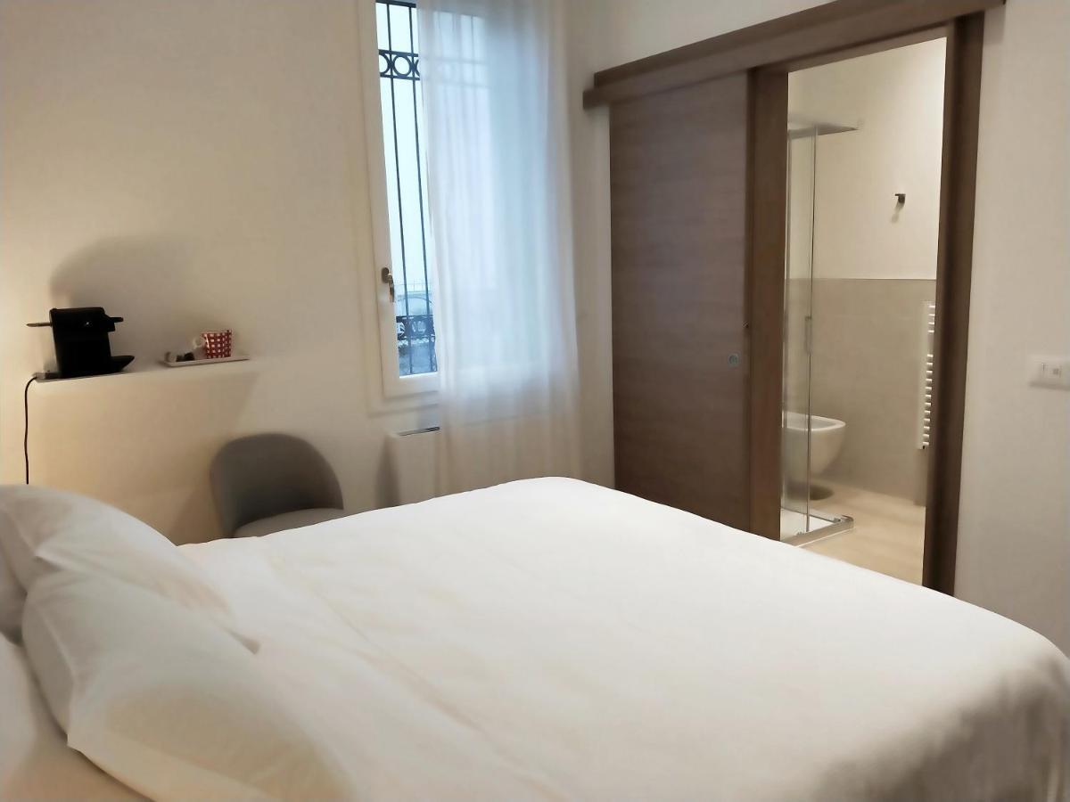 Via Poma Apartments&Rooms Verona Bagian luar foto