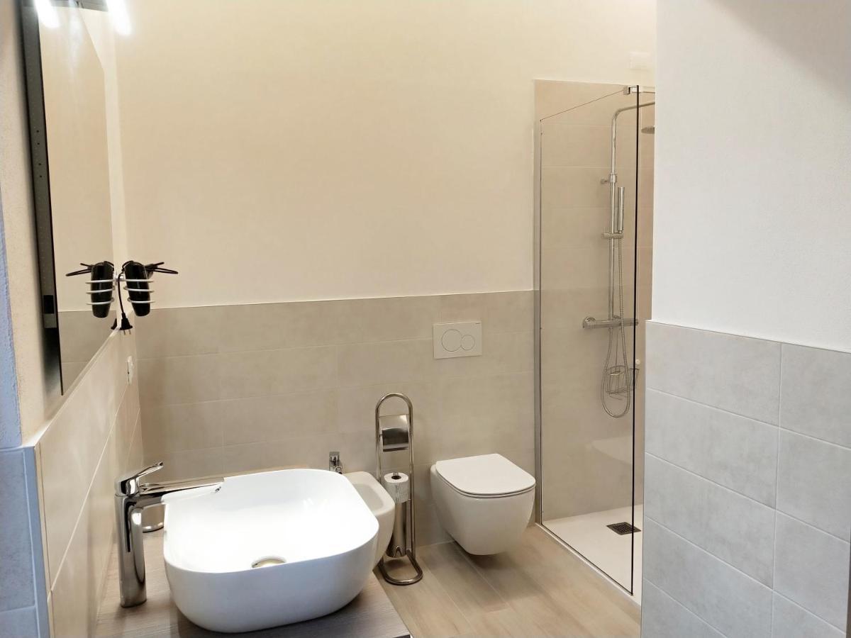 Via Poma Apartments&Rooms Verona Bagian luar foto