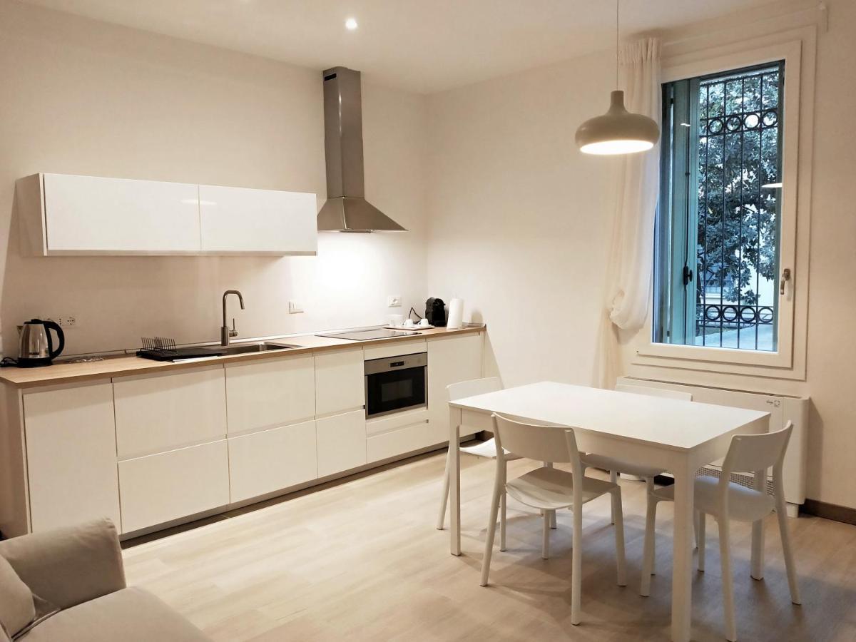 Via Poma Apartments&Rooms Verona Bagian luar foto