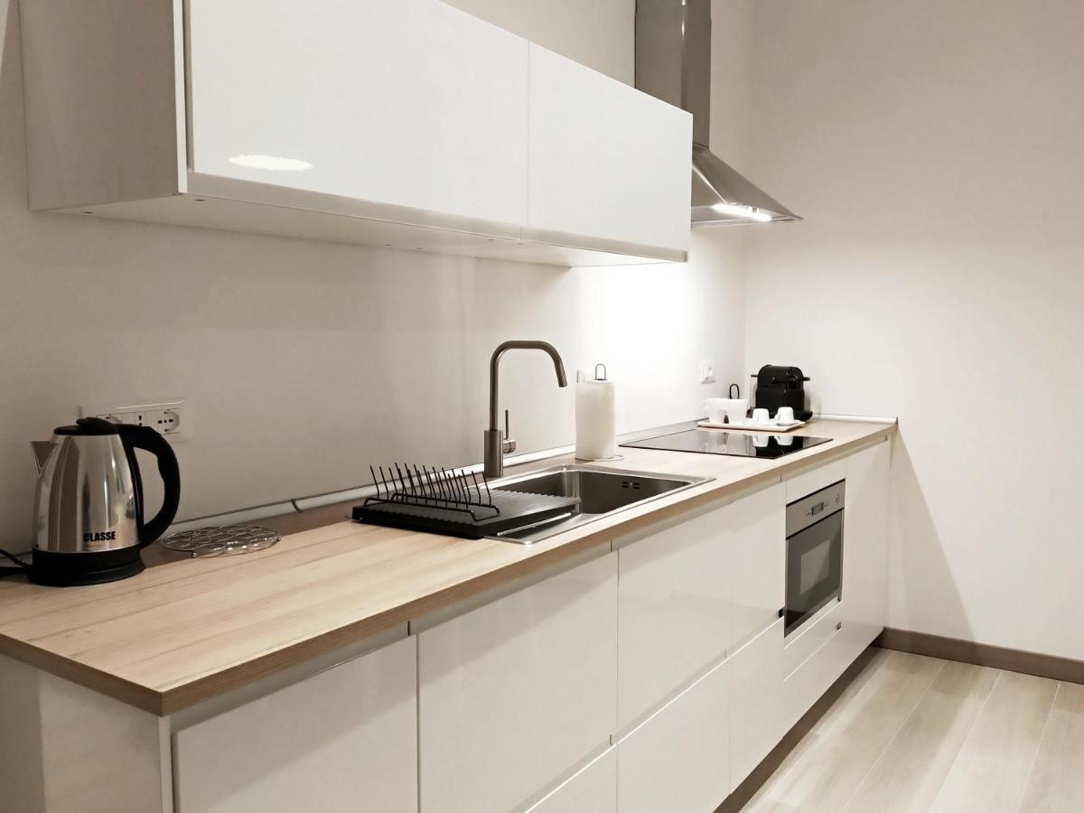 Via Poma Apartments&Rooms Verona Bagian luar foto