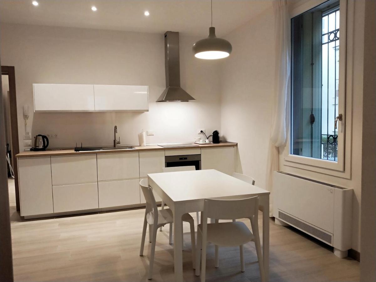 Via Poma Apartments&Rooms Verona Bagian luar foto
