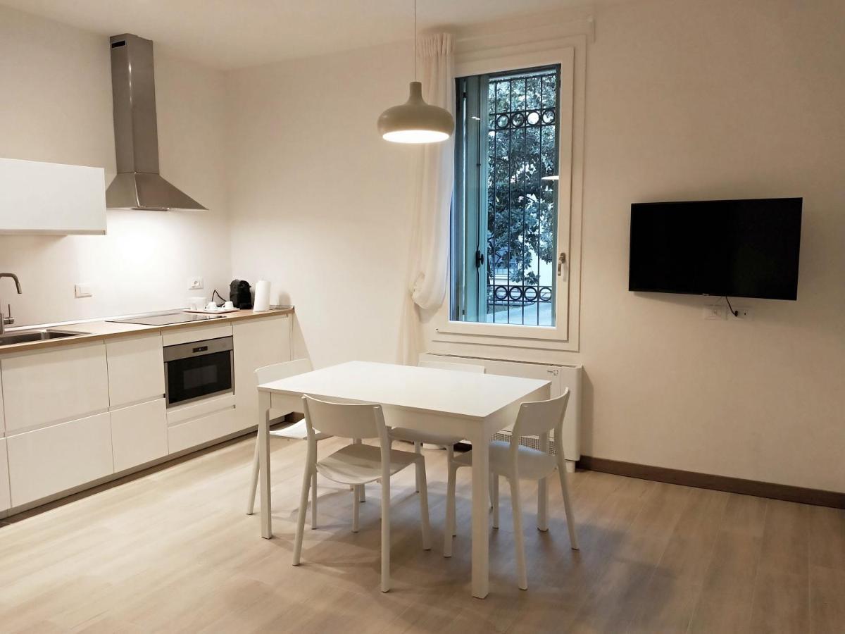 Via Poma Apartments&Rooms Verona Bagian luar foto